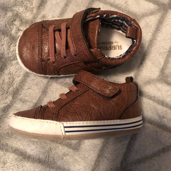 ❌❌SOLD❌❌Boy’s Target Shoes. Size 4! - Picture 2 of 3